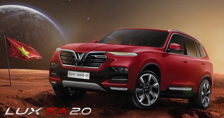 Vinfast tặng quà tri ân khách hàng nhân kỷ niệm một năm giao xe Lux